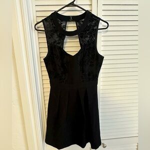 BCBG generation lace mesh cut out fit n flare black pleated mini dress size 0